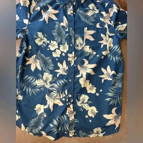 Island Classics Seapointe Collared Button Up Hawaiian Shirt Medium - Picture 3 of 9